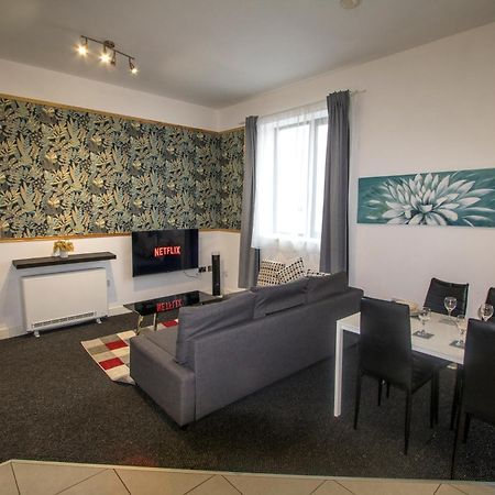 Ideal For Groups - 2 Bedroom Apartment - Free Parking, Transit Links, Close To Stadiums Manchester Dış mekan fotoğraf