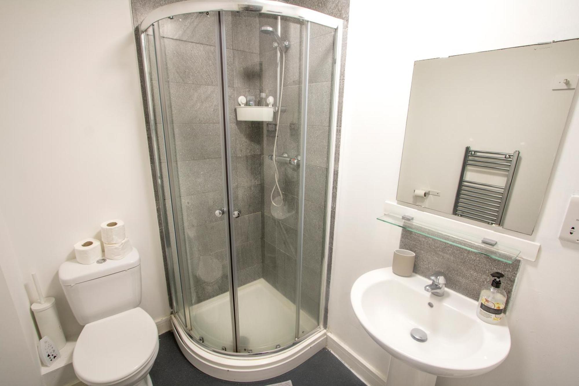 Ideal For Groups - 2 Bedroom Apartment - Free Parking, Transit Links, Close To Stadiums Manchester Dış mekan fotoğraf
