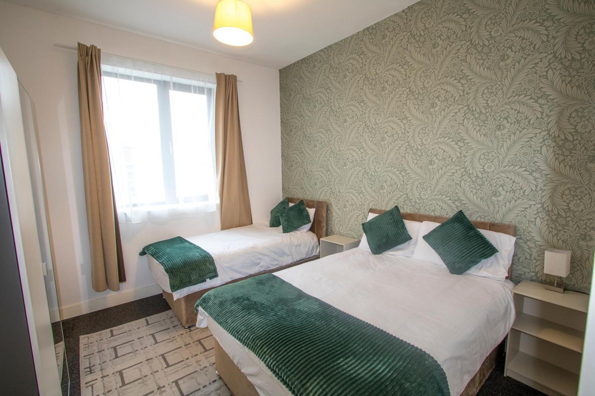Ideal For Groups - 2 Bedroom Apartment - Free Parking, Transit Links, Close To Stadiums Manchester Dış mekan fotoğraf